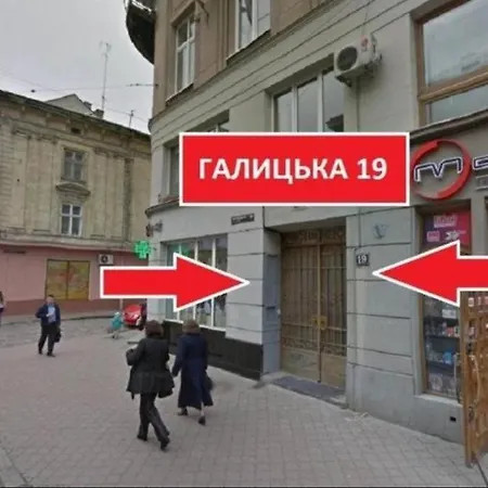 מלון On Rynok Square 3*