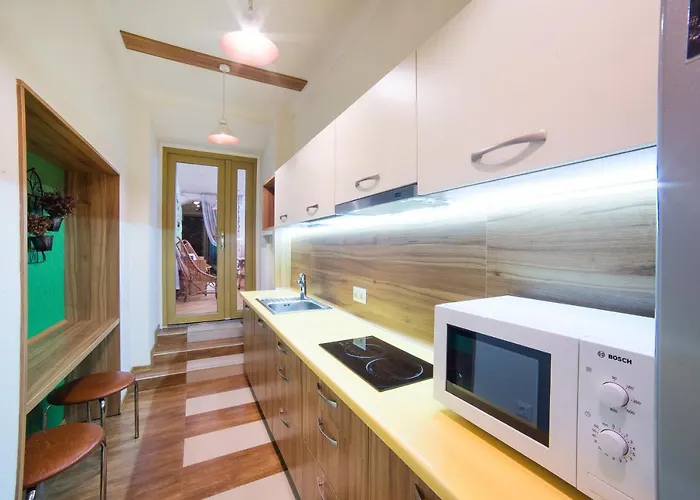 מלון On Rynok Square 3*