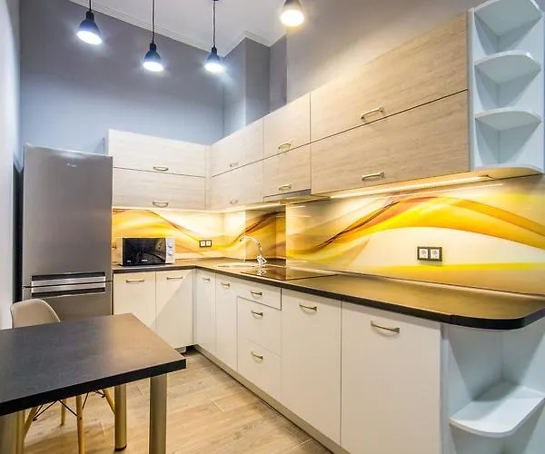 מלון On Rynok Square 3*